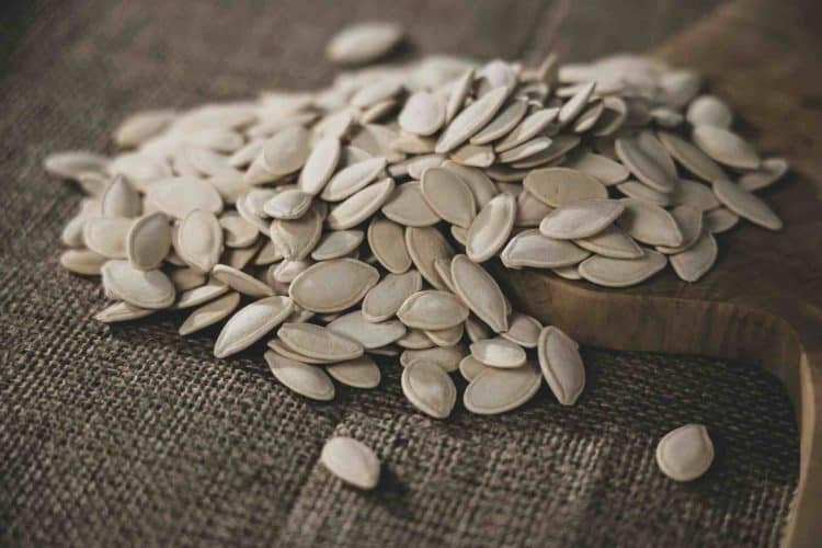 How to Deshell Pumpkin Seeds